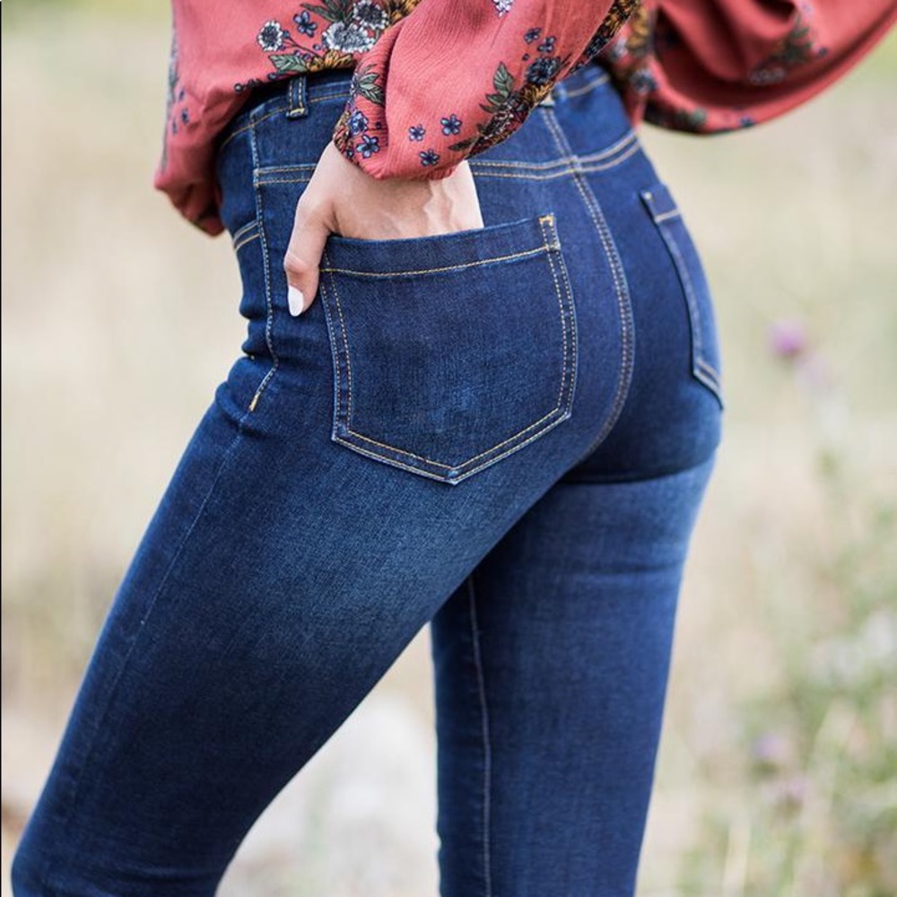 Classic Mid Rise Pull on Jeggings in Dark Wash
